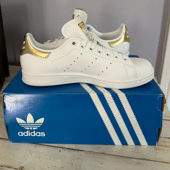 NWT Adidas Stan Smith White with Gold Heel Sneakers Size 6.5 - Picture 6 of 16